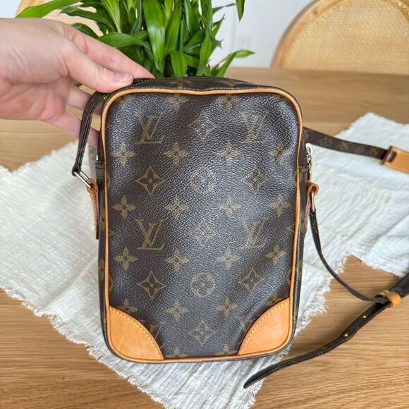 ✅AUTHENTIC✅LOUIS VUITTON DANUBE CROSSBODY BAG - Picture 5 of 16
